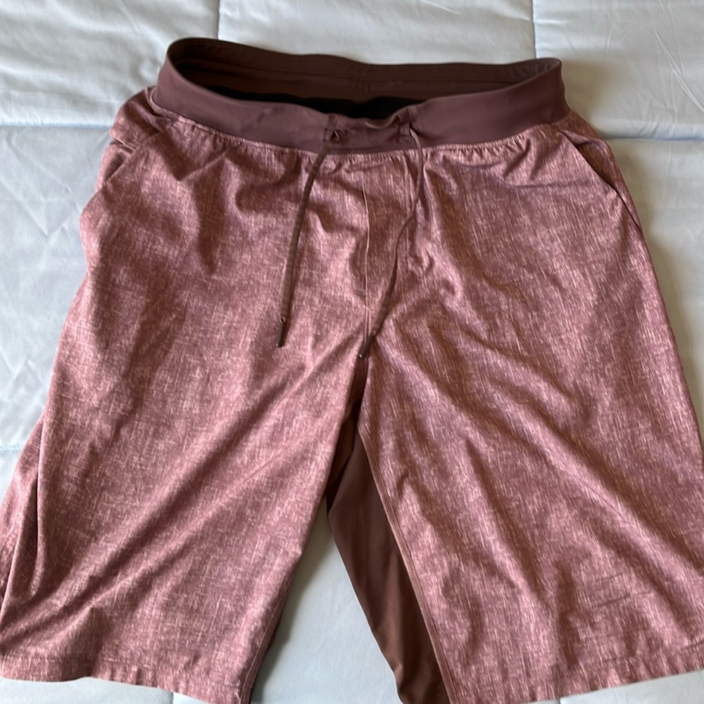 Men’s large T.H.E. 11” lined shorts great condition